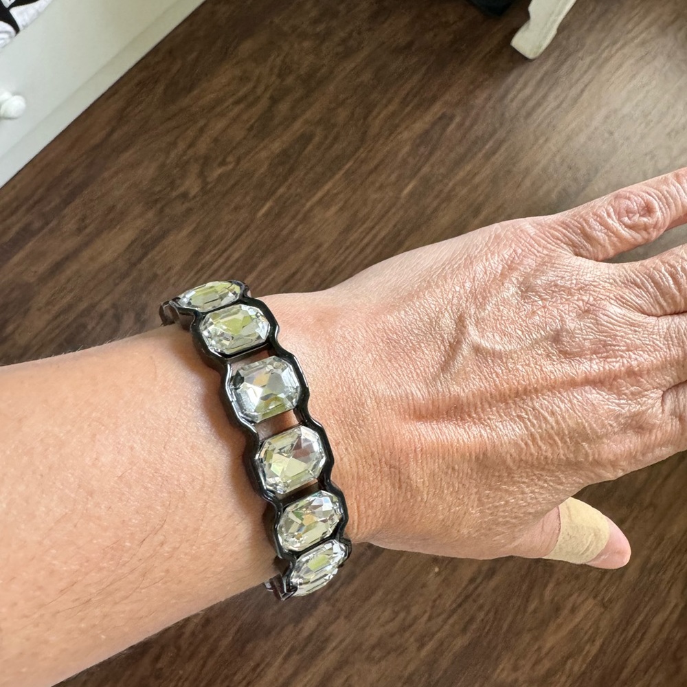 Express lined Rhinestone cuff bracelet - Picture 11 of 14